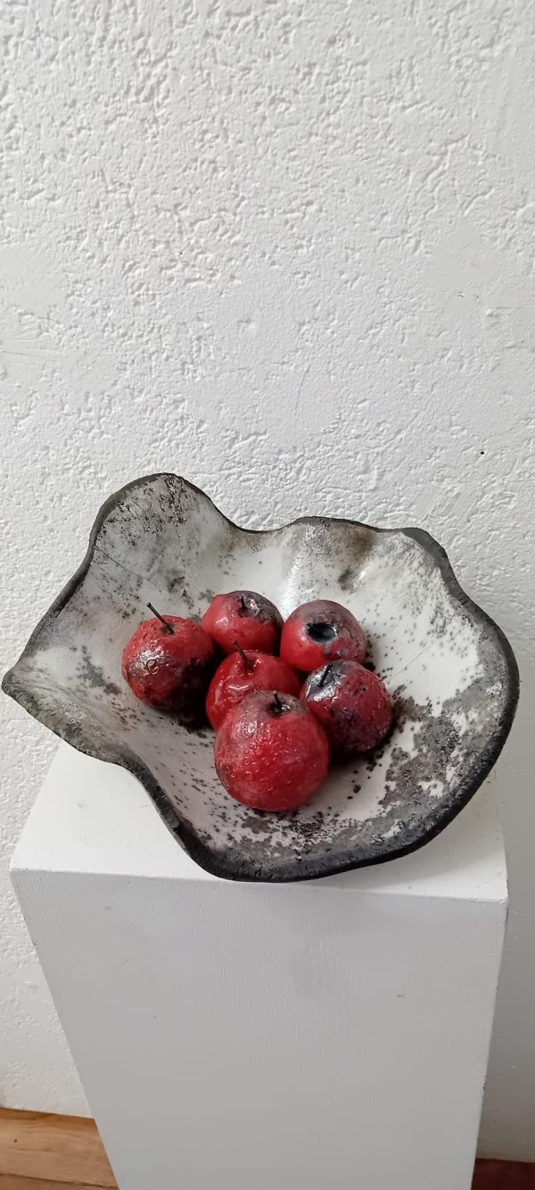 Schale mit roten Äpfeln